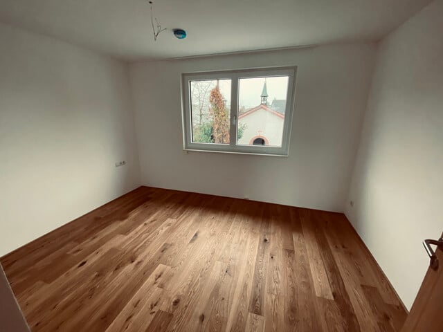 Hochwertig ausgestattete 2-Zimmer Wohnung mit Balkon in Kleinwohnanlage