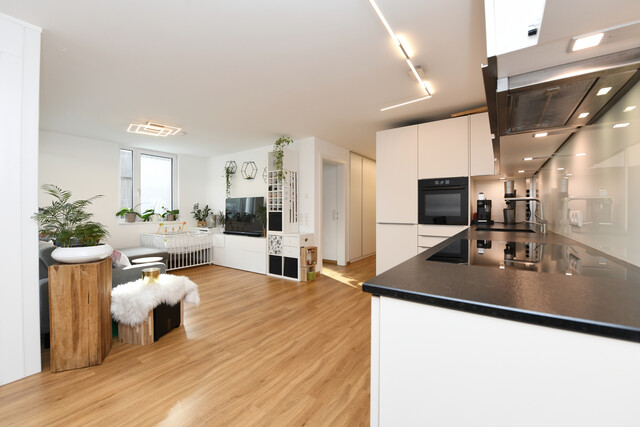 Moderne 3-Zimmer-Wohnung mit großem Garten und Terrasse