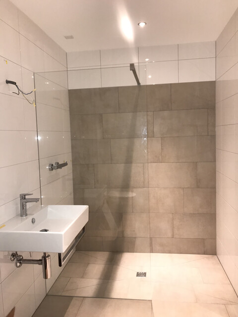 PRIVAT - Moderne 2-Zimmer-Gartenwohnung nahe Bodensee mit Tiefgaragenplatz