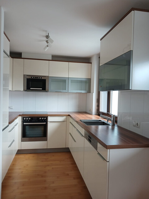 Provisionsfreie, geräumige 77,5m2 Wohnung in gepflegter, sehr ruhiger Wohnanlage, inklusive 2 Tiefgaragenplätzen und großem Balkon mit perfekter Fernsicht