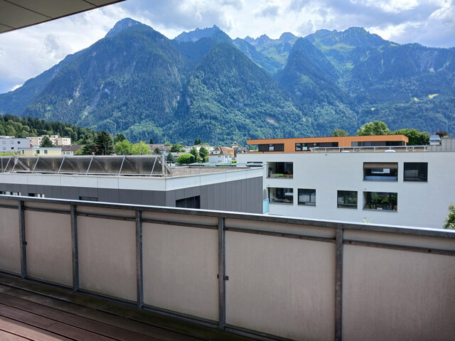 Provisionsfreie, geräumige 77,5m2 Wohnung in gepflegter, sehr ruhiger Wohnanlage, inklusive 2 Tiefgaragenplätzen und großem Balkon mit perfekter Fernsicht