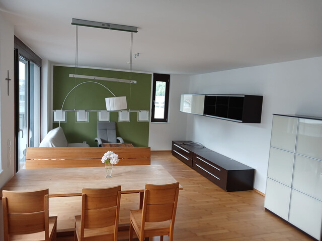Provisionsfreie, geräumige 77,5m2 Wohnung in gepflegter, sehr ruhiger Wohnanlage, inklusive 2 Tiefgaragenplätzen und großem Balkon mit perfekter Fernsicht