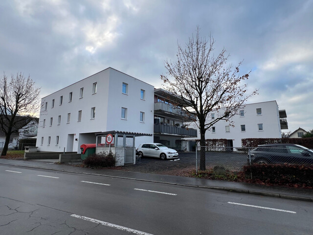 Sehr sonnige, ruhige und gepflegte 3-Zimmer-Wohnung im Dachgeschoss!