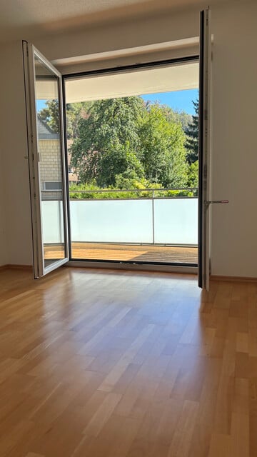 Geräumige Wohnung mit Balkon, Abstellraum, Keller, Tiefgaragenplatz und Fahrradabstellraum in Top-Lage!