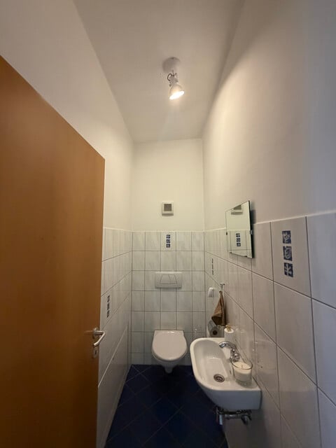 Sehr helle & kuschelige 2 Zimmer Dachgeschosswohnung mit Terrasse, Grenznähe! 