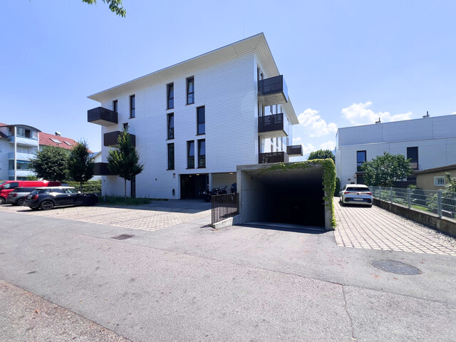 Geräumige 4 Zimmer-Wohnung mit Balkon, Abstellraum, und TG  in Top-Lage!