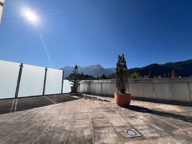 Architektenhaus in sehr sonniger und ruhiger Lage mit traumhaftem Bergblick!