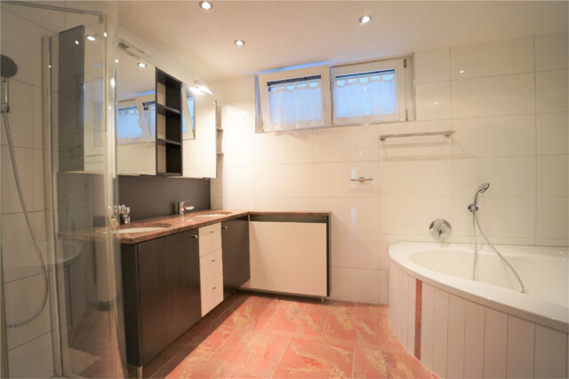 Attraktive 4-Zimmer-Wohnung mit Balkon in zentraler Lage von Höchst