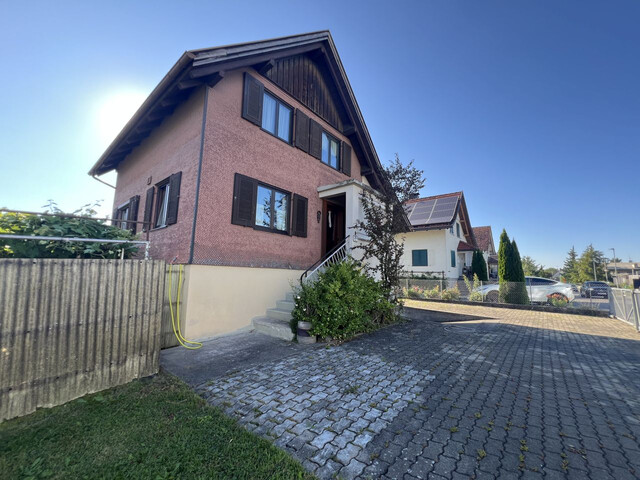 ÄLTERES EINFAMILIENHAUS IN RUHIGER LAGE!