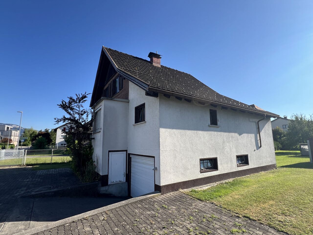ÄLTERES EINFAMILIENHAUS IN RUHIGER LAGE!