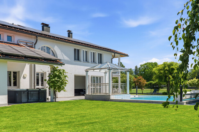 Arbeiten mit Stil. Wohnen mit Niveau. Exklusive Villa mit Praxis- oder Büro in Lauterach