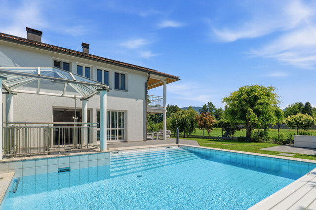 Arbeiten mit Stil. Wohnen mit Niveau. Exklusive Villa mit Praxis- oder Büro in Lauterach