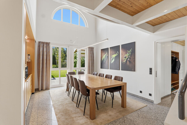 Arbeiten mit Stil. Wohnen mit Niveau. Exklusive Villa mit Praxis- oder Büro in Lauterach