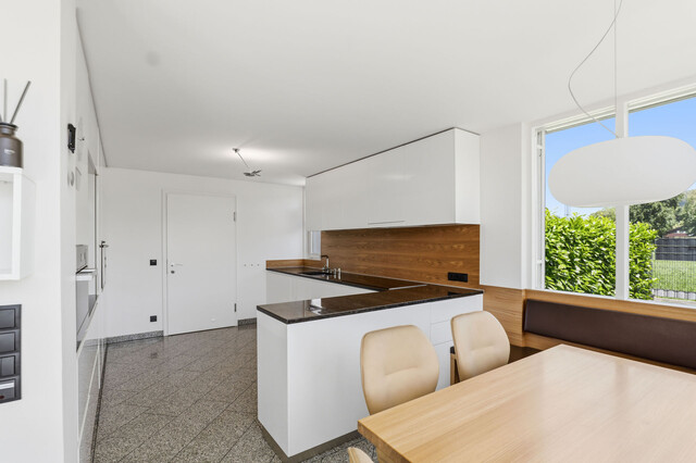 Arbeiten mit Stil. Wohnen mit Niveau. Exklusive Villa mit Praxis- oder Büro in Lauterach