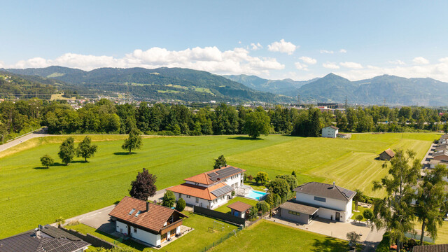 Arbeiten mit Stil. Wohnen mit Niveau. Exklusive Villa mit Praxis- oder Büro in Lauterach
