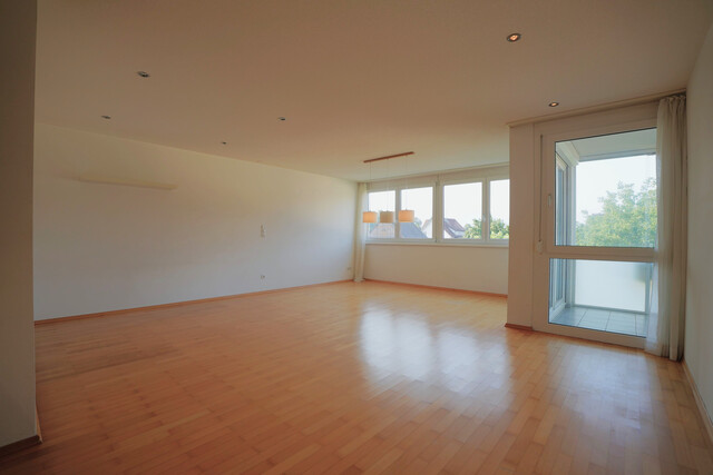 Helle, geräumige 3-Zimmer-Wohnung mit Balkon