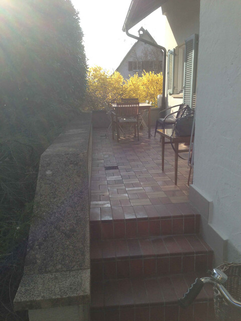 Schmuckes Haus in  ruhiger Wohngegend,  südseitige Terrasse ,  grosses Grundstück