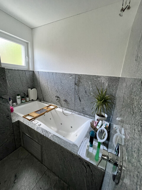 2 große schöne Wohnungen in einem Haus 