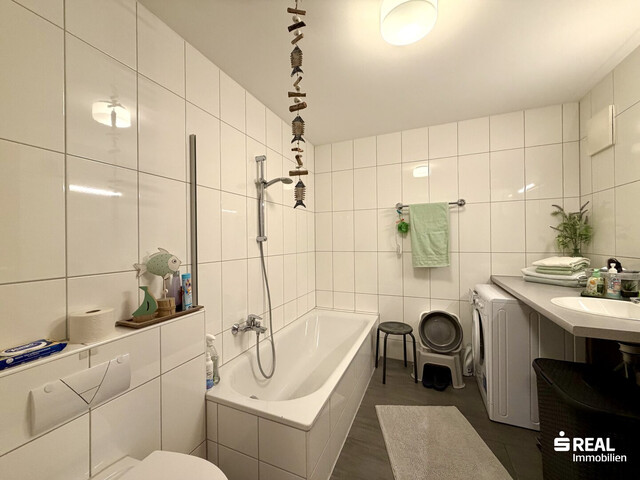 Immobilienpaket in erstklassiger Stadtlage (15 Wohnungen, 2 Geschäftslokale & 15 Tiefgaragenparkplätze) - Share Deal möglich