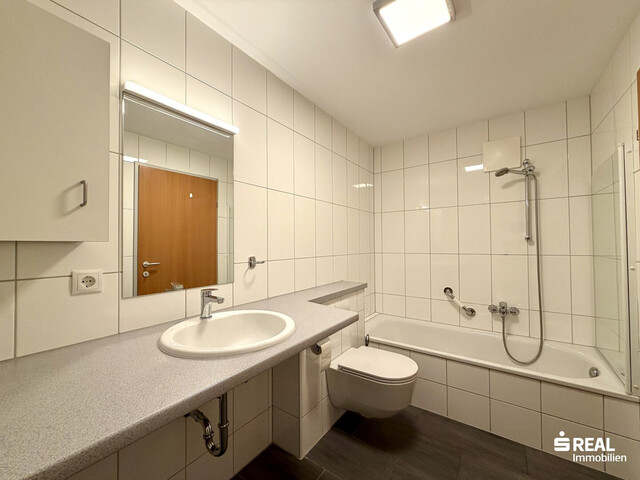 Immobilienpaket in erstklassiger Stadtlage (15 Wohnungen, 2 Geschäftslokale & 15 Tiefgaragenparkplätze) - Share Deal möglich