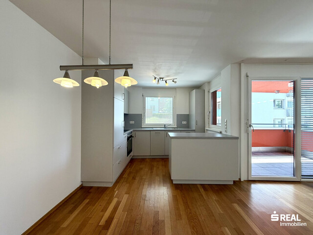 Immobilienpaket in erstklassiger Stadtlage (15 Wohnungen, 2 Geschäftslokale & 15 Tiefgaragenparkplätze) - Share Deal möglich