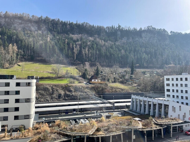 Lichtdurchflutete 2-Zimmer-Wohnung mit Balkon & Dachterrasse in zentraler Lage