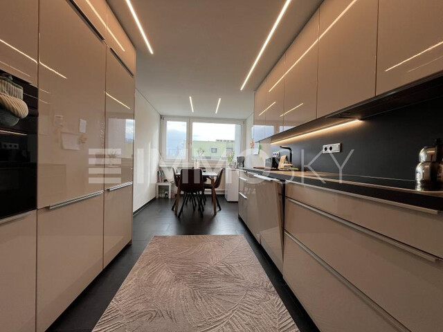 4 Zimmer Wohnung in Höchst