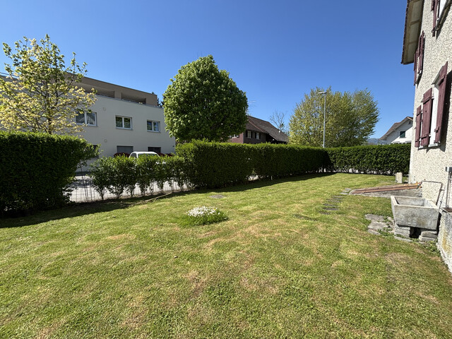 "ohne Provision" geräumige, helle 4,5 Zimmer Wohnung mit Garten u Balkon