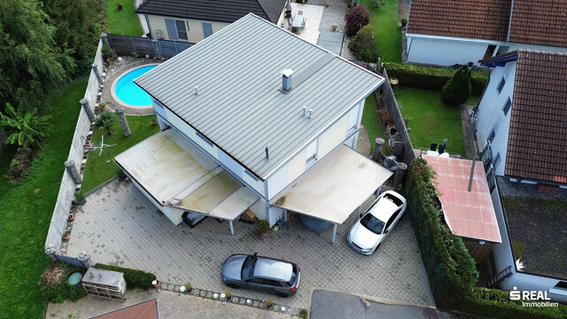 Schönes Einfamilienhaus mit Pool in ruhiger Lage