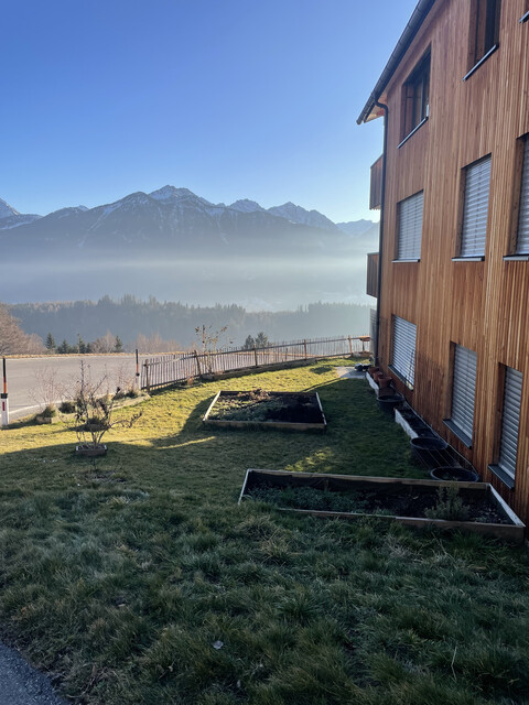 Wohnen mit Aussicht: 2-Zi. Whg. mit Garten, Stellplatz und Einbauküche