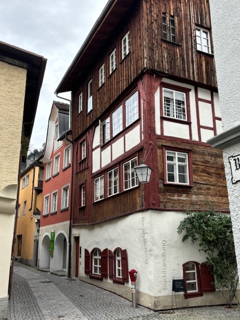 attraktiver Verkaufsraum im EG (Gewölbe) in historischem Feldkircher Altstadthaus längerfristig zu vermieten