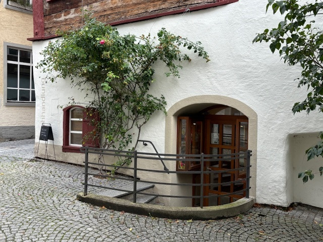 attraktiver Verkaufsraum im EG (Gewölbe) in historischem Feldkircher Altstadthaus längerfristig zu vermieten