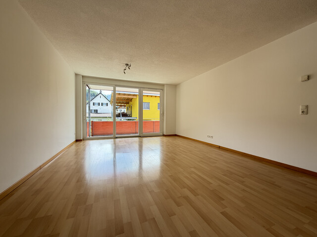Schöne und sonnige  3-Zimmer-Wohnung mit 2 Tiefgaragenplätzen