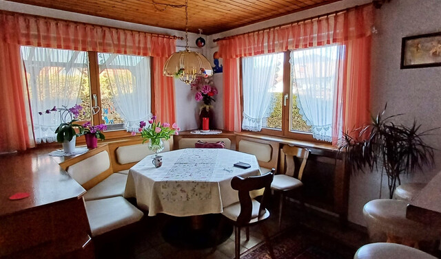 Charmantes Einfamilienhaus mit sehr gepflegter Ausstattung und grossem Garten zu verkaufen!