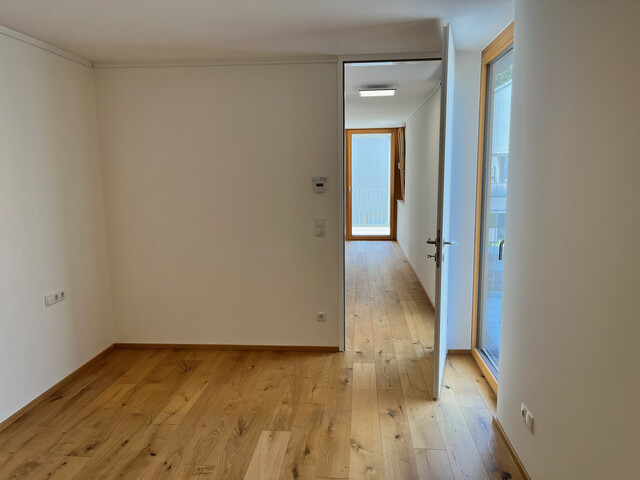 Exklusive 2-Zimmerwohnung mit Penthouse-Flair, großer Terrasse und Loggia, in Grenznähe