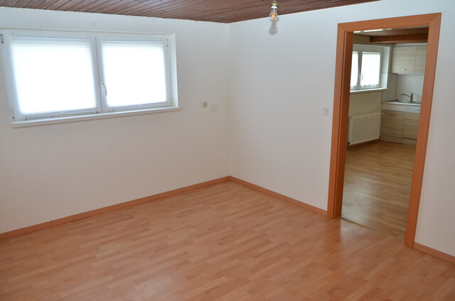 Nette 2-ZI Wohnung mit grossem Badezimmer plus separates Einzelzimmer sowie schönem Garten in Hard ab Juni zu vermieten