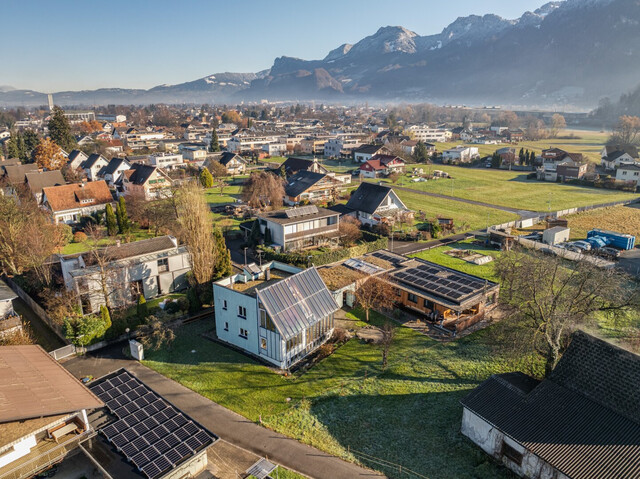 Einzigartiges Einfamilienhaus mit wunderschönem Wintergarten und Dachterasse in Altach!