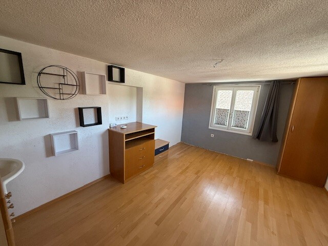 Ehemaliges Gasthaus Hirschen und angrenzende 5-Zimmerwohnung mit Garten zu vermieten 