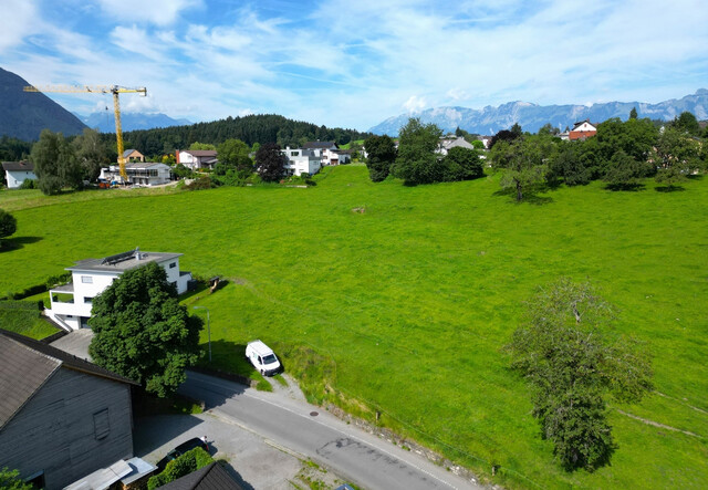 Ein Grund zu bauen im sonnigen Göfis