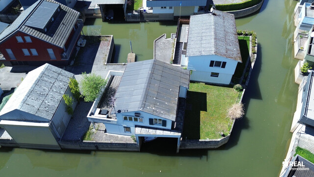 Ferienhaus mit Bootsgarage inklusive Motorboot