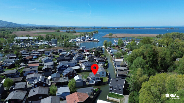 Ferienhaus mit Bootsgarage inklusive Motorboot