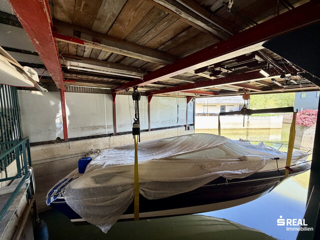 Ferienhaus mit Bootsgarage inklusive Motorboot