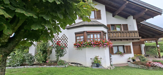 Charmantes Einfamilienhaus mit sehr gepflegter Ausstattung und grossem Garten zu verkaufen!