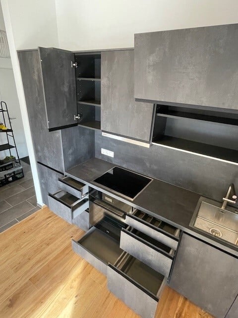 Moderne, helle 2-Zimmer Dachgeschosswohnung im Zentrum von Muntlix