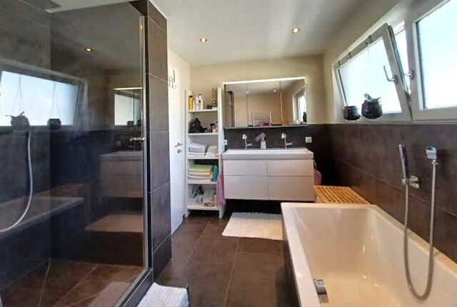 Dachgeschosswohnung mit herrlicher Terrasse in Gisingen! Sie werden begeistert sein!