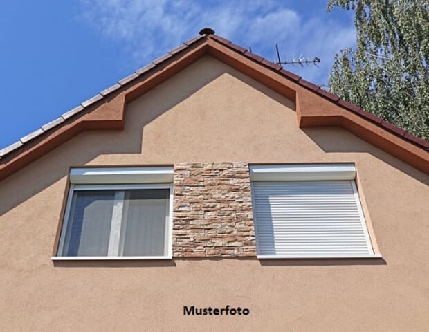 Einfamilienhaus mit Keller, Carport und vielseitigen Nebenflächen