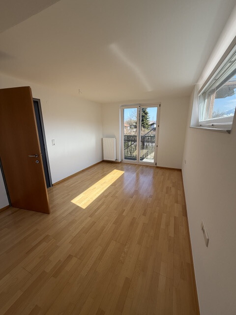 Lichtdurchflutete, ruhige 2 Zimmer Wohnung mit grosser Dachterasse in Toplage