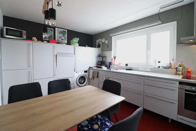 Zu vermieten: großzügige 4-Zimmer-Wohnung (ca. 97 m²) inkl. TG-Platz und fabelhaften Aussichten!