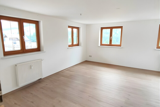 Charmante 3-Zimmer-Altbauwohnung mit Terrasse, Keller und Garage in Riezlern