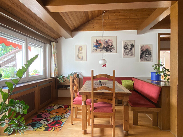 Großzügige 4-Zimmer-Wohnung mit Garten und Hauscharakter